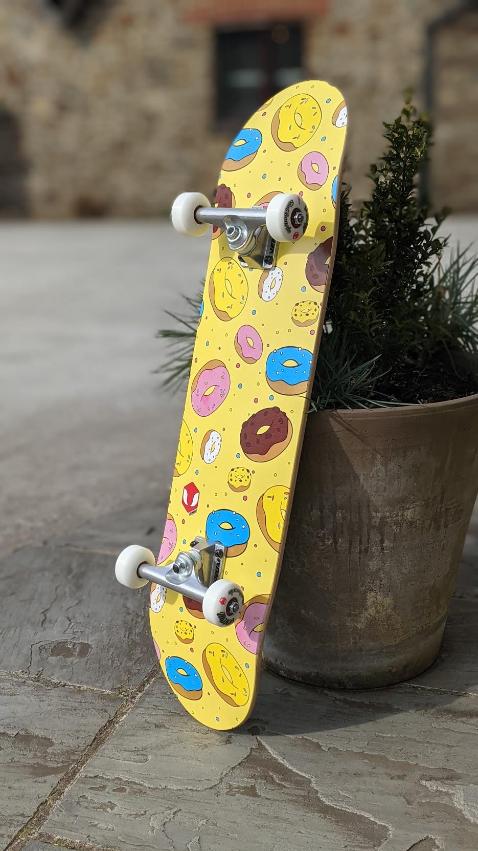 Venom Core Complete Skateboard - Doughnuts - 7.75"